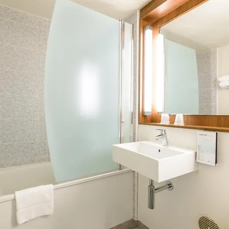 Hotel Campanile Sesquieres 3*