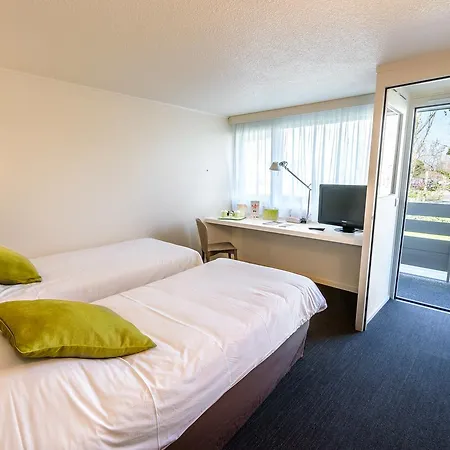 Hotel Campanile Sesquieres 3*