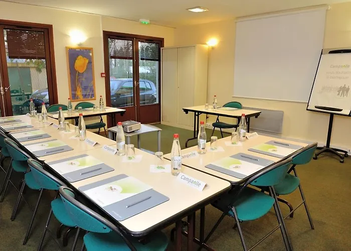 Campanile Sesquieres Отель