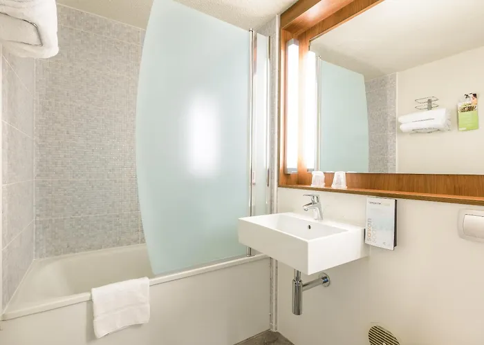 Hotel Campanile Sesquieres 3*