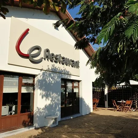 瑟斯库艾钟楼酒店