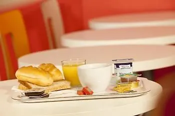 瑟斯库艾钟楼酒店 3*