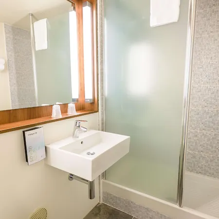 Hotel Campanile Sesquieres 3*